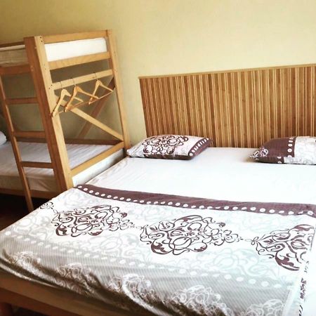 Like Hostelチェルニウツィー エクステリア 写真