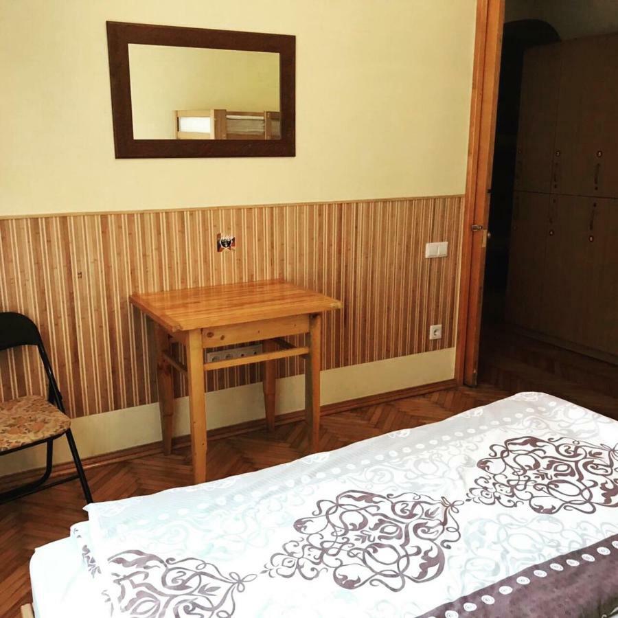 Like Hostelチェルニウツィー エクステリア 写真